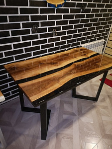 Обеденный стол в Wood Steel